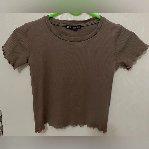 Zara ribbed crop top•Size:Small•Fabric:Cotton•Colour:Tan Brown•Round neck - Picture 1 of 3